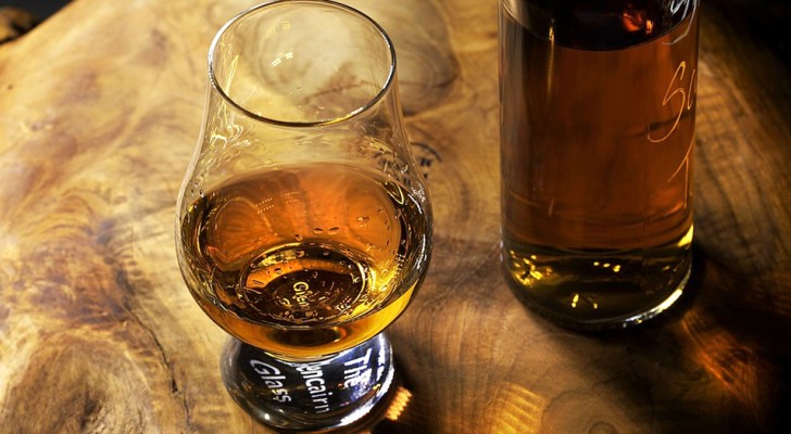 Bere il whisky può dare sollievo dai sintomi del raffreddore? Secondo un medico sì