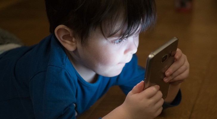 For children --- No smartphones before 10 years of age, pediatricians say
