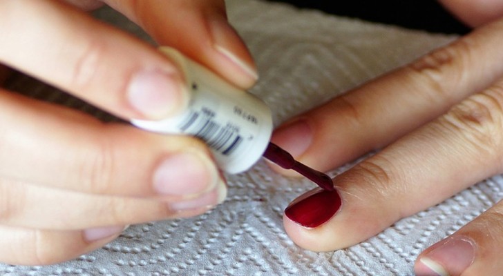 Voici ce qui arrive à votre corps lorsque vous appliquez du vernis à ongles sur vos ongles