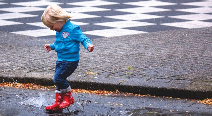 Les enfants libres de courir sous la pluie sont heureux : voici d'autres activités en plein air qui ont le même effet