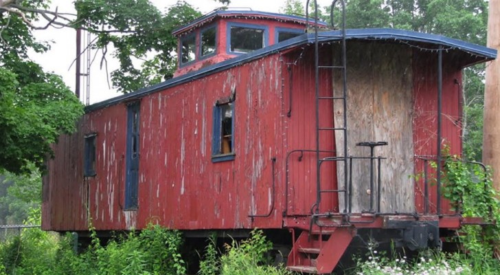 Ze veranderen een verlaten wagon in een mini-huis dat zo comfortabel is dat je vergeet dat je in een trein zit