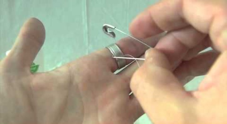 Tu anillo quedo atrapado en tu dedo?...observa esta tecnica de ayuda inmediata!