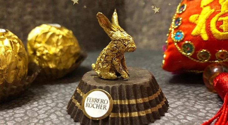 Questo artista cinese riesce a creare minuscole sculture con la carta stagnola dei cioccolatini
