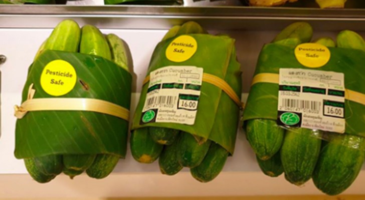 Deze supermarkten gebruiken bananenbladeren in plaats van plastic verpakkingen om de oceanen te redden