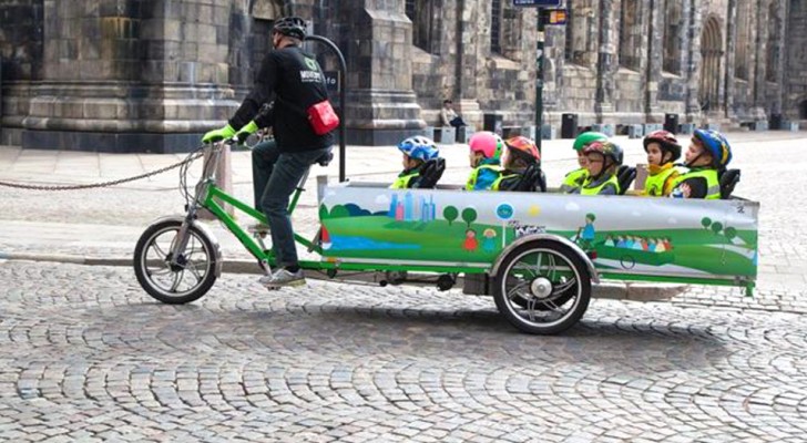 Scuolabus a pedali: un asilo di Milano avvia un'iniziativa sostenibile e divertente per i più piccini