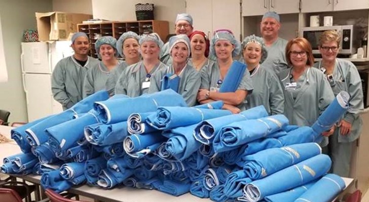 In questo ospedale le infermiere riciclano i teli della sala operatoria cucendo materassini per i senzatetto