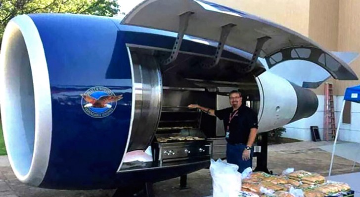 Alcuni ingegneri trasformano il motore di un Boeing 757 in un gigantesco barbecue