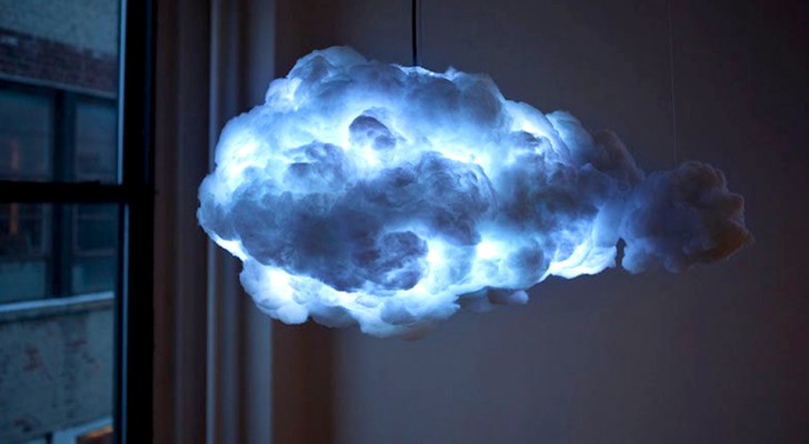 Questa lampada a forma di nuvola è così reale che vi sembrerà di vivere una tempesta a casa vostra