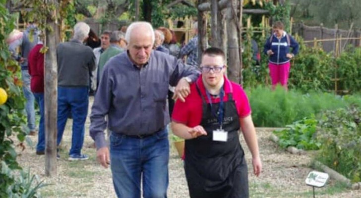 Un bellissimo progetto tra le colline toscane: gli anziani insegnano ai giovani disabili come coltivare la terra
