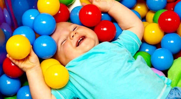 Attention aux piscines à boules colorées : une étude met en garde les parents contre les risques invisibles