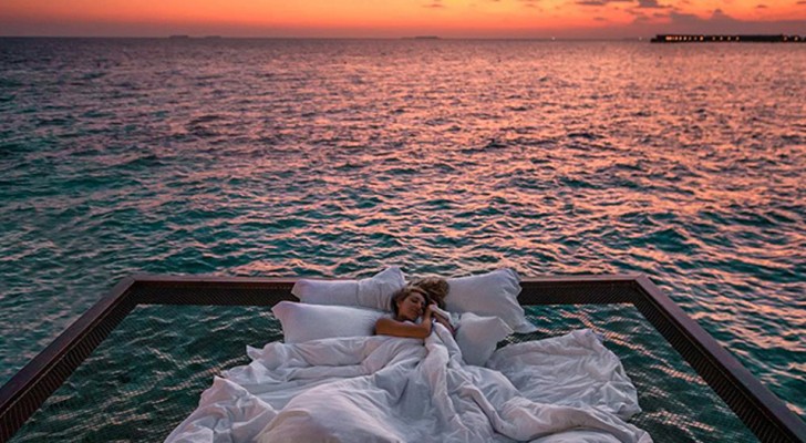 In dit resort kun je slapen onder de sterren boven het water: de foto's zijn spectaculair