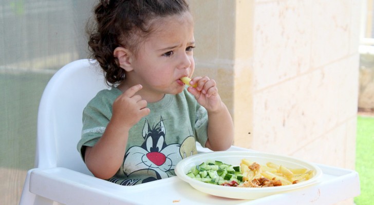 Se i vostri bimbi detestano mangiare cibi nuovi, potrebbe trattarsi di neofobia