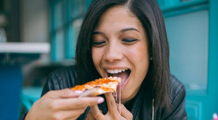  This company is looking for women who are willing to eat pizza and pasta for a month and the pay is a four-digit number!