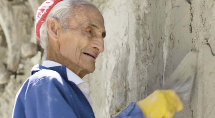 Quest'uomo ha 93 anni ed ha costruito un'enorme cattedrale a mani nude