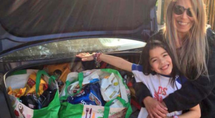 Invece dei regali di compleanno questa bambina ha chiesto cibo per cani e lo ha donato ad una fondazione animalista