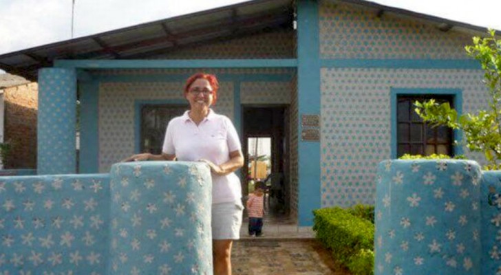 This woman has built 300 homes with recycled materials for people in financial difficulty