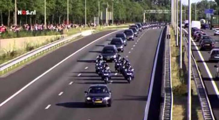 El conmovedor homenaje en los Paises Bajos por las 193 victimas que viajaban en el vuelo Malaysia Airlines 17