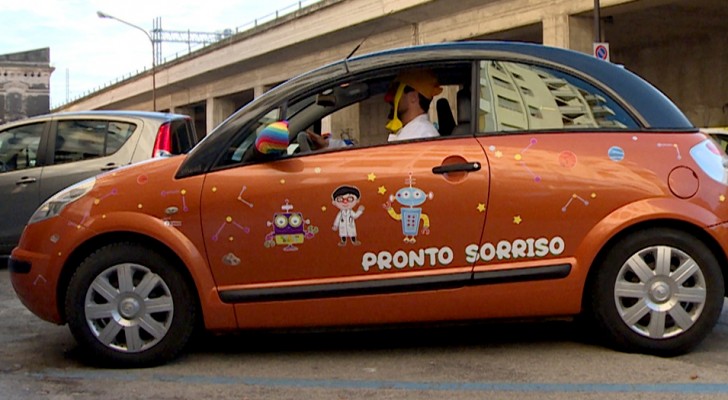 Pescara: arriva il primo taxi-clown che accompagna i più piccoli all'ospedale donando sorrisi e allegria