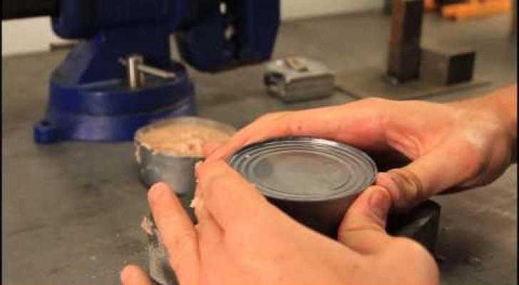 Did you know that you don't necessary need a can opener to open a can? Check this out !