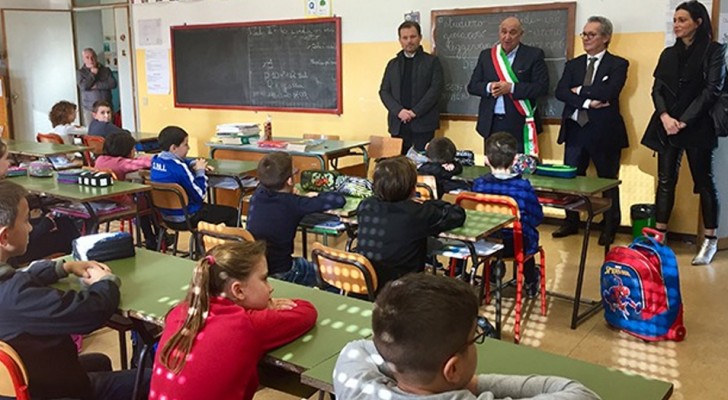 In questo comune italiano, i camionisti fanno una colletta per pagare la mensa scolastica ai bimbi delle elementari