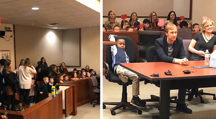 Toute la classe de cet enfant l'a accompagné au tribunal pour le soutenir pendant l'audience d'adoption