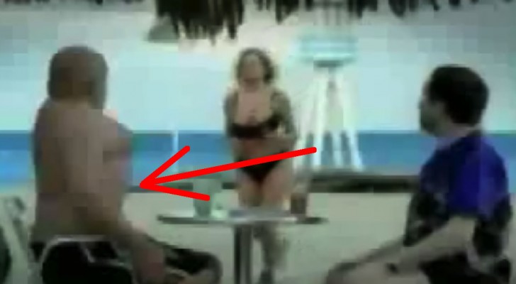 No one can hide the extra pounds: just 3 seconds for an hilarious scene at the beach