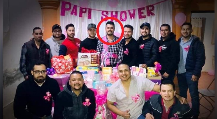 Un "Baby shower" al maschile: questo ragazzo festeggia con gli amici la nascita imminente di sua figlia