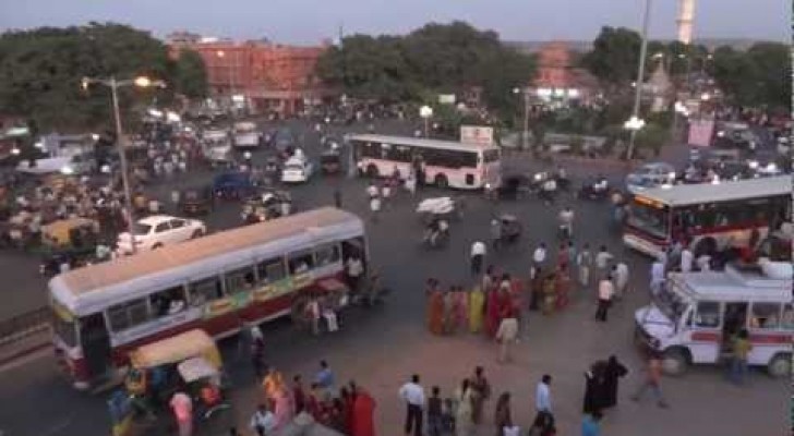 Straßen in Indien würden wohl auch den besten Autofahrer zur Weißglut bringen!