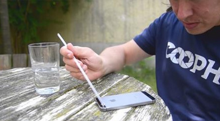 He puts a small drop of water on smartphone lens. The reason why is AMAZING!