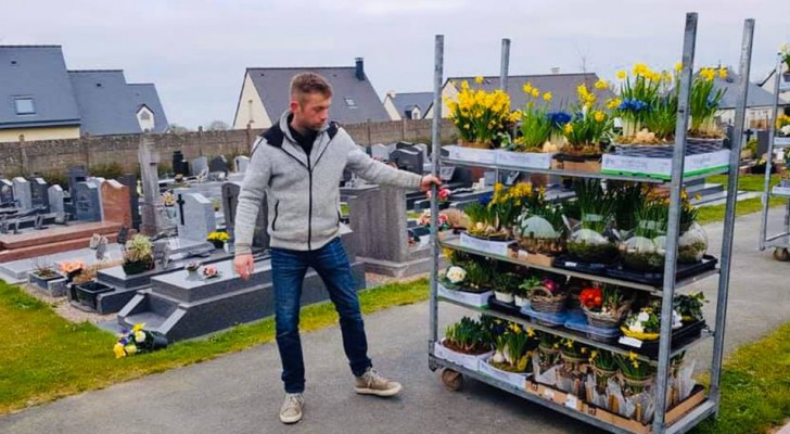 Dieser Blumenhändler brachte alle unverkauften Blumen auf den Friedhof seiner Stadt, um die Gräber der Verstorbenen zu schmücken