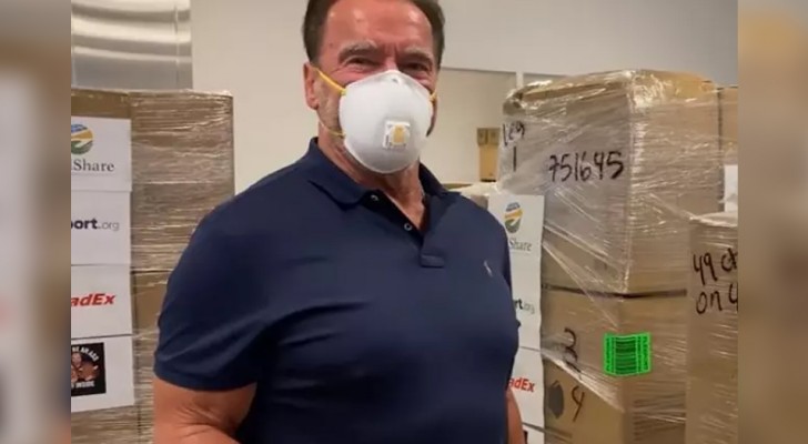 Arnold Schwarzenegger ha donato 1 milione di dollari per l'acquisto di mascherine protettive contro il Coronavirus