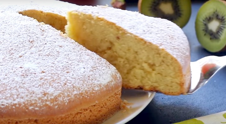 Torta 12 cucchiai: leggera, facile da preparare e senza bisogno di usare la bilancia per gli ingredienti