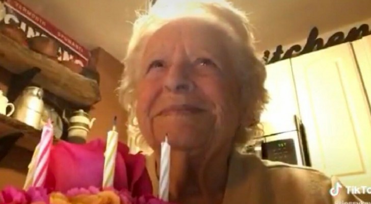 An 88-year-old grandmother sings "Happy Birthday" to herself during the Coronavirus: her family posts the video online and she receives thousands of birthday wishes