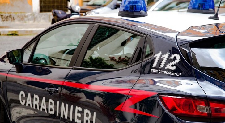 Fermato dai carabinieri si finge infermiere, ma poi lo racconta su internet: rintracciato, sanzionato e denunciato