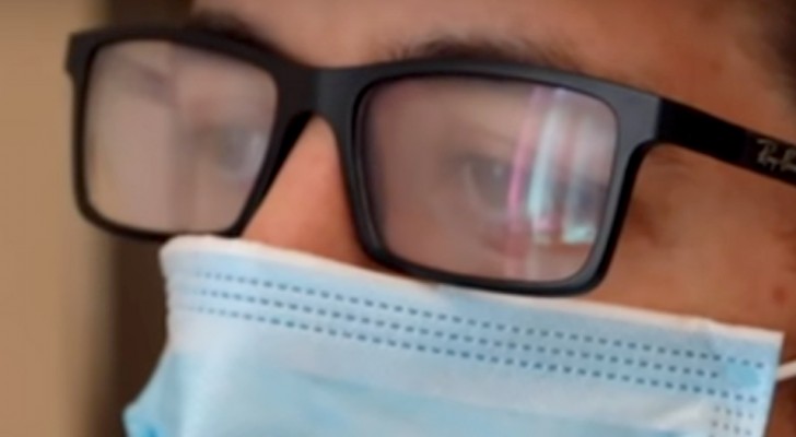 2 praktische tips om te voorkomen dat je bril beslaat als je een beschermend masker draagt