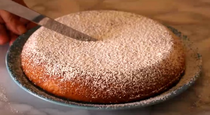 Een cake zonder boter om in een pan te bakken: een zacht en licht dessert voor wie de oven niet aan wil zetten