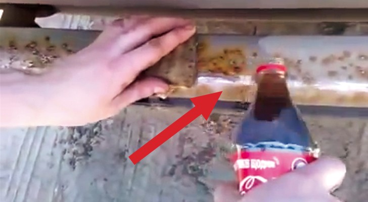 Pour some coca cola on some rust: in just a few seconds it will no longer be a problem !