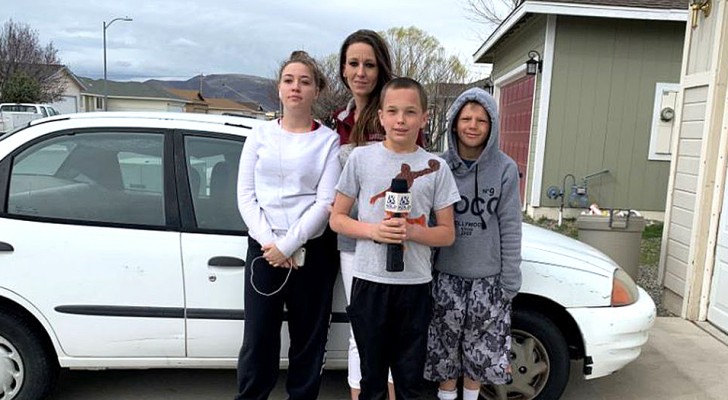 Un garçon de 13 ans échange sa XBox contre une voiture pour la donner à sa mère en difficulté