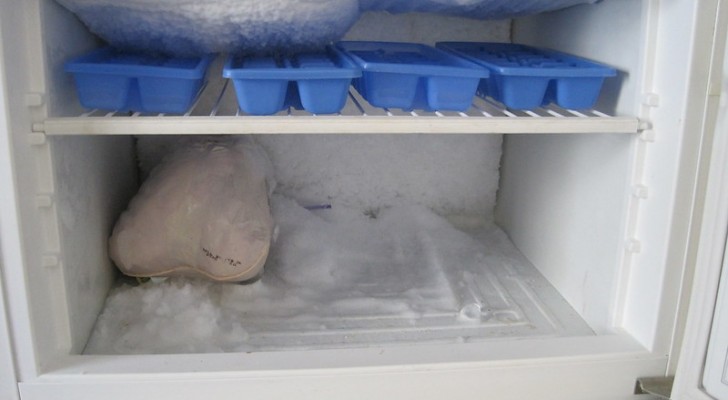 I trucchi fai-da-te semplici e veloci per sbrinare il freezer in modo efficiente