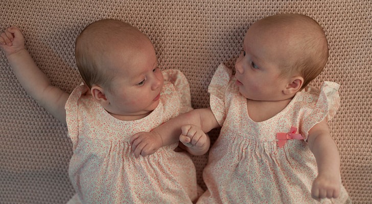 Donna incinta vuole dare in adozione i due gemelli ma il suo ex non è d'accordo: il dilemma solleva un dibattito