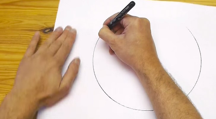 Look at how you can draw a perfect circle freehand !