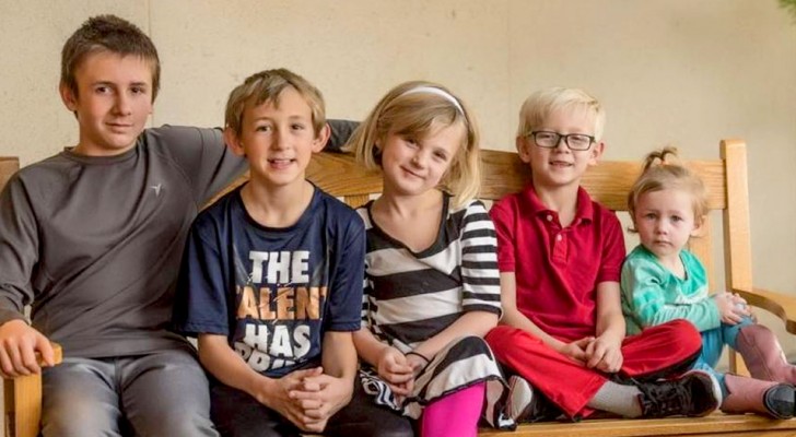 "A la recherche une famille" : 5 petits frères et sœurs demandent à être adoptés tous ensemble par une famille aimante