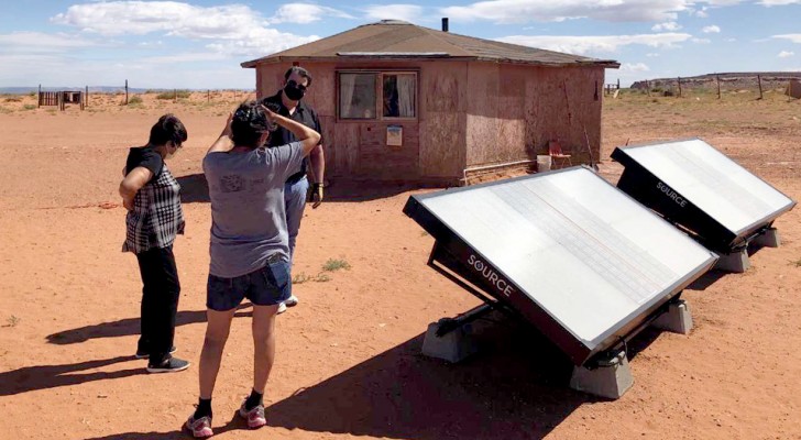 Questi idro-pannelli estraggono acqua potabile dall'aria per fornirla a 15 famiglie Navajo che non la hanno