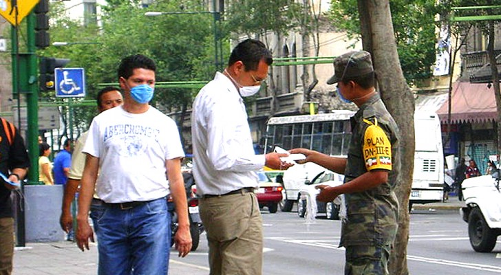 In Messico chi non indossa la mascherina in strada è costretto a svolgere lavori socialmente utili