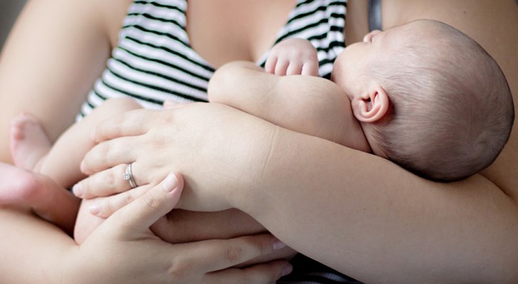 Il latte materno sarebbe in grado di proteggere i neonati dal Covid-19: uno studio lo dimostra