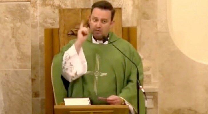 "Ik weet wie geeft en wie niet": een priester zegt dat zijn gelovigen te gierig zijn geweest in hun giften aan de parochie