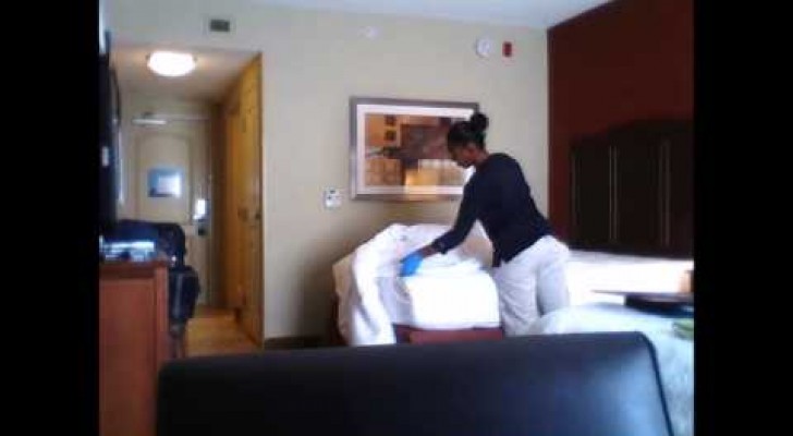 Un uomo mette una telecamera nella sua stanza d'albergo: la sua scoperta è inquietante