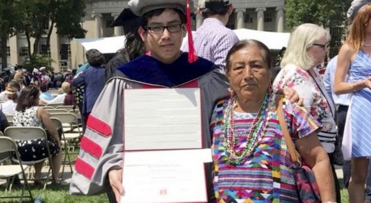 He used to sell fruit and vegetables to pay for his studies: now he has graduated with honors