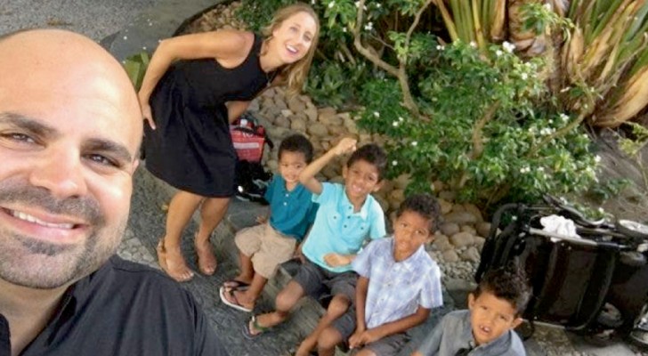 Um casal adota quatro irmãos para que possam finalmente viver sob o mesmo teto