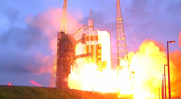 Enjoy the spectacular space launch of the Orion probe